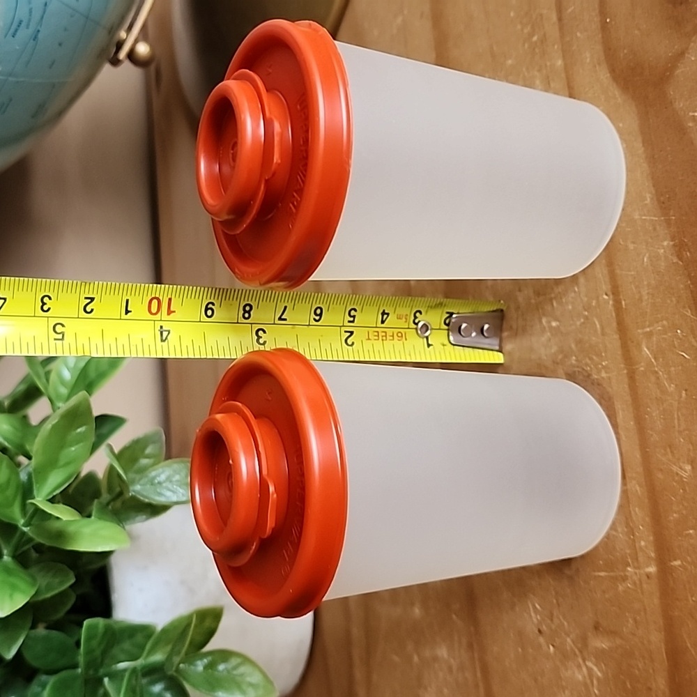 Tupperware Salt Pepper Shaker - Picture 7 of 7